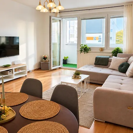 Zum Wohlfuehlen, Grosszuegig Und Zentral In Apartament